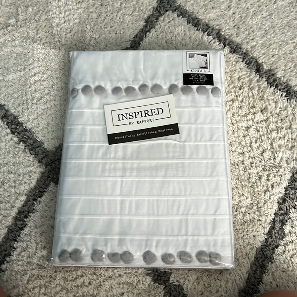 BRAND NEW Twin XL White Duvet Cover